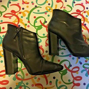 POUR LA VICTOIRE Women’s black leather boots sz 8.5 ANKLE beautiful condition